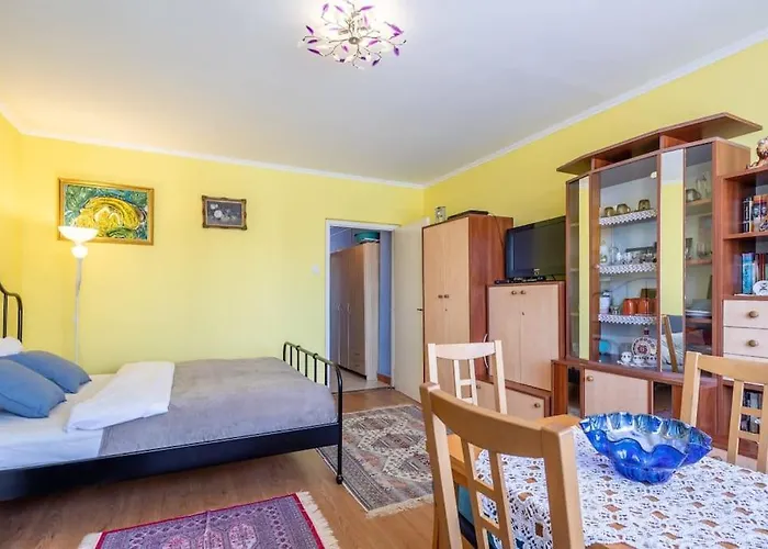 Convenient City Stay