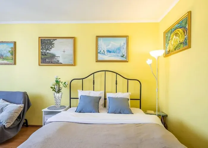 Convenient City Stay