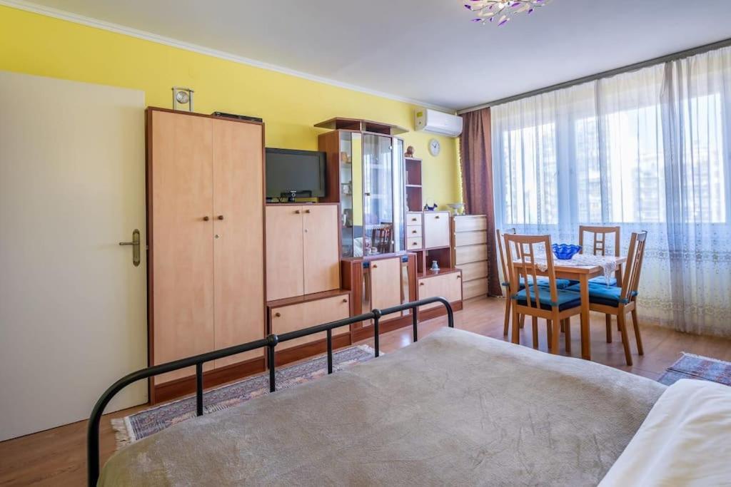 Convenient Apartman *